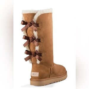 UGG WOMEN'S CHESTNUT BAILEY BOW TALL II BOOTS - ROUND TOE- size 8